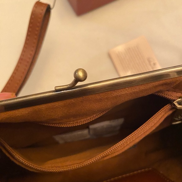 NIB Patricia Nash Kiss lock Wristlet - Floral Vintage Victorian Garden - Picture 5 of 9